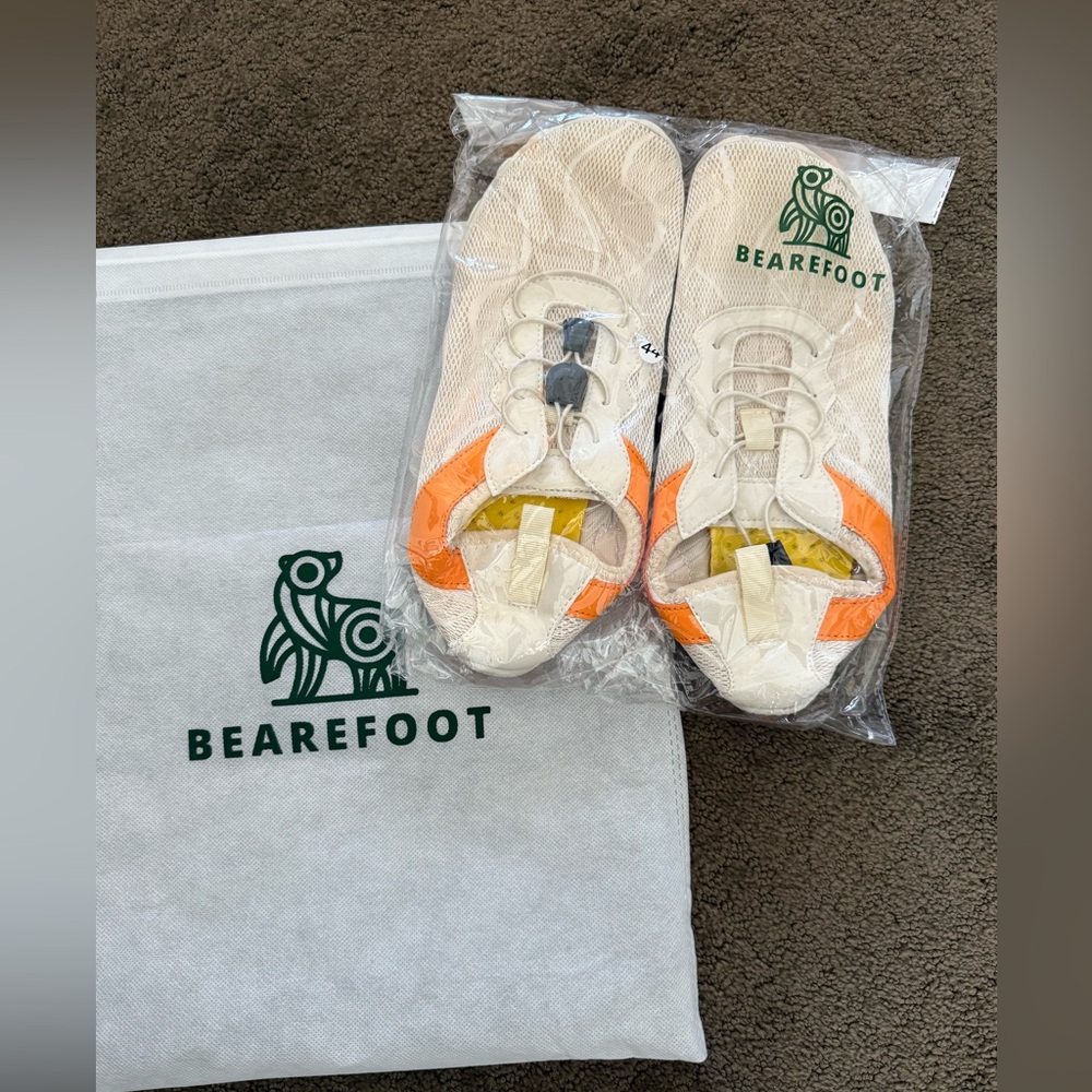 New Bearfoot shoes water hike Non-slip Unisex 44
women 13 men 11 beige light